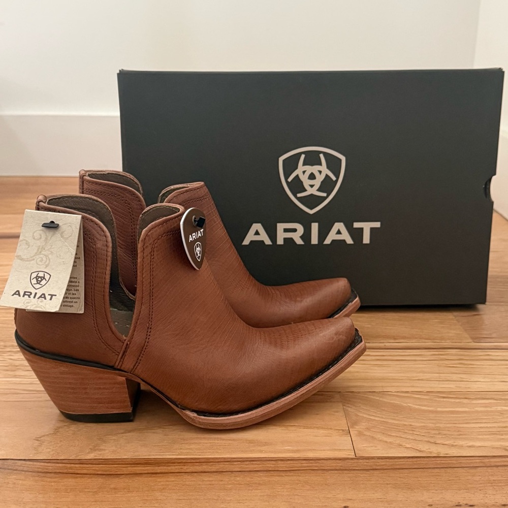 ✨New✨ Dixon Leather Booties in Brown Lizard sz Women’s US 6 NWT